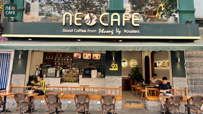 Thưởng thức trà Ô Long thượng hạng tại Neo Cafe