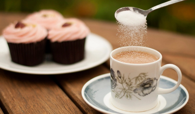 Muối sẽ làm tăng hương vị của cà phê, khiến cà phê có vị thơm ngon và đậm đà hơn. 